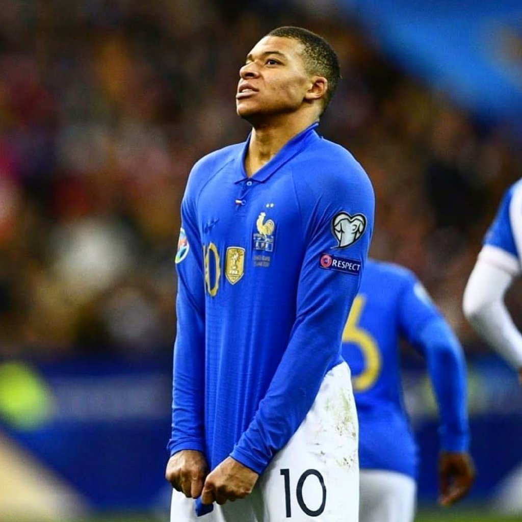 曼城三冠王纪录片2024-九游体育